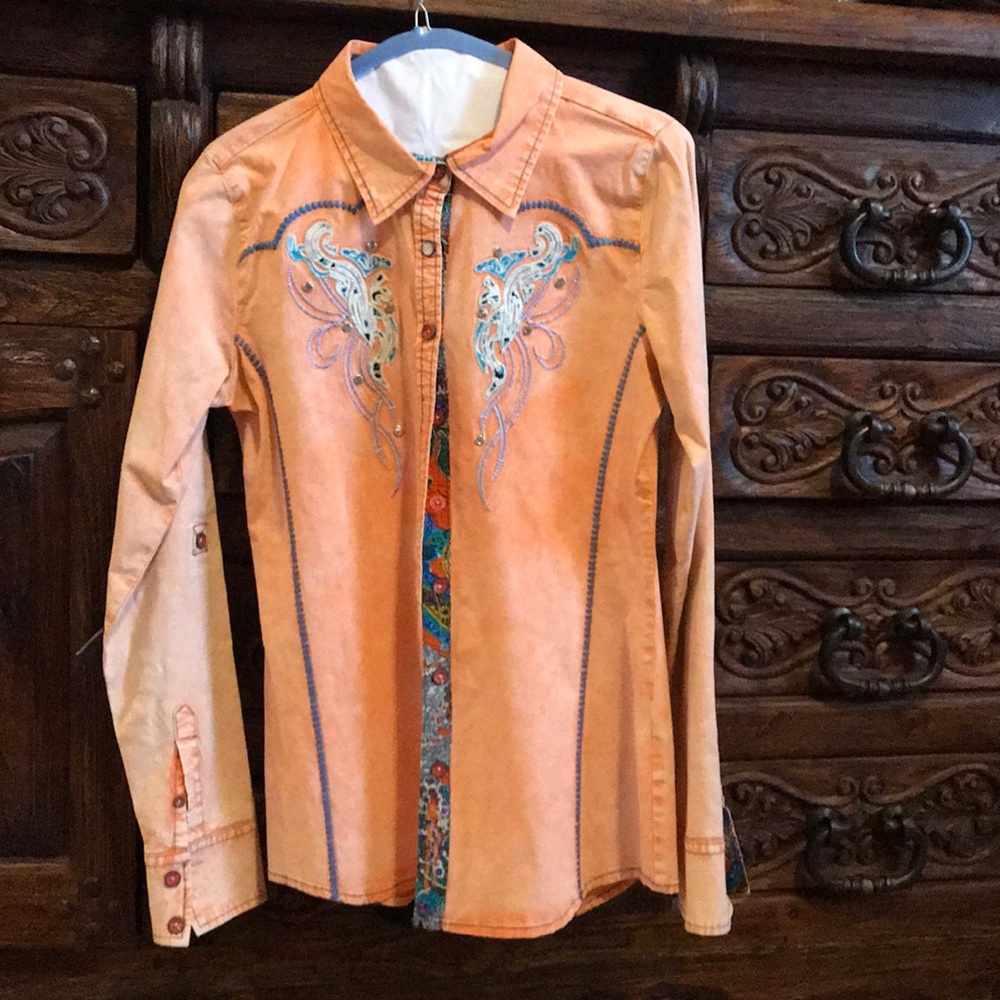 Roar button long sleeve top